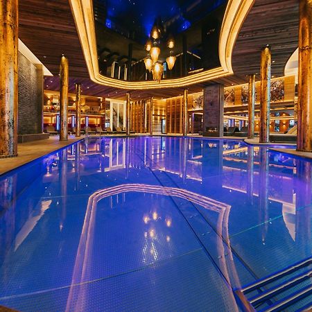 Ortner'S Resort บาดฟึสซิง ภายนอก รูปภาพ The pool at the Aqua Dome