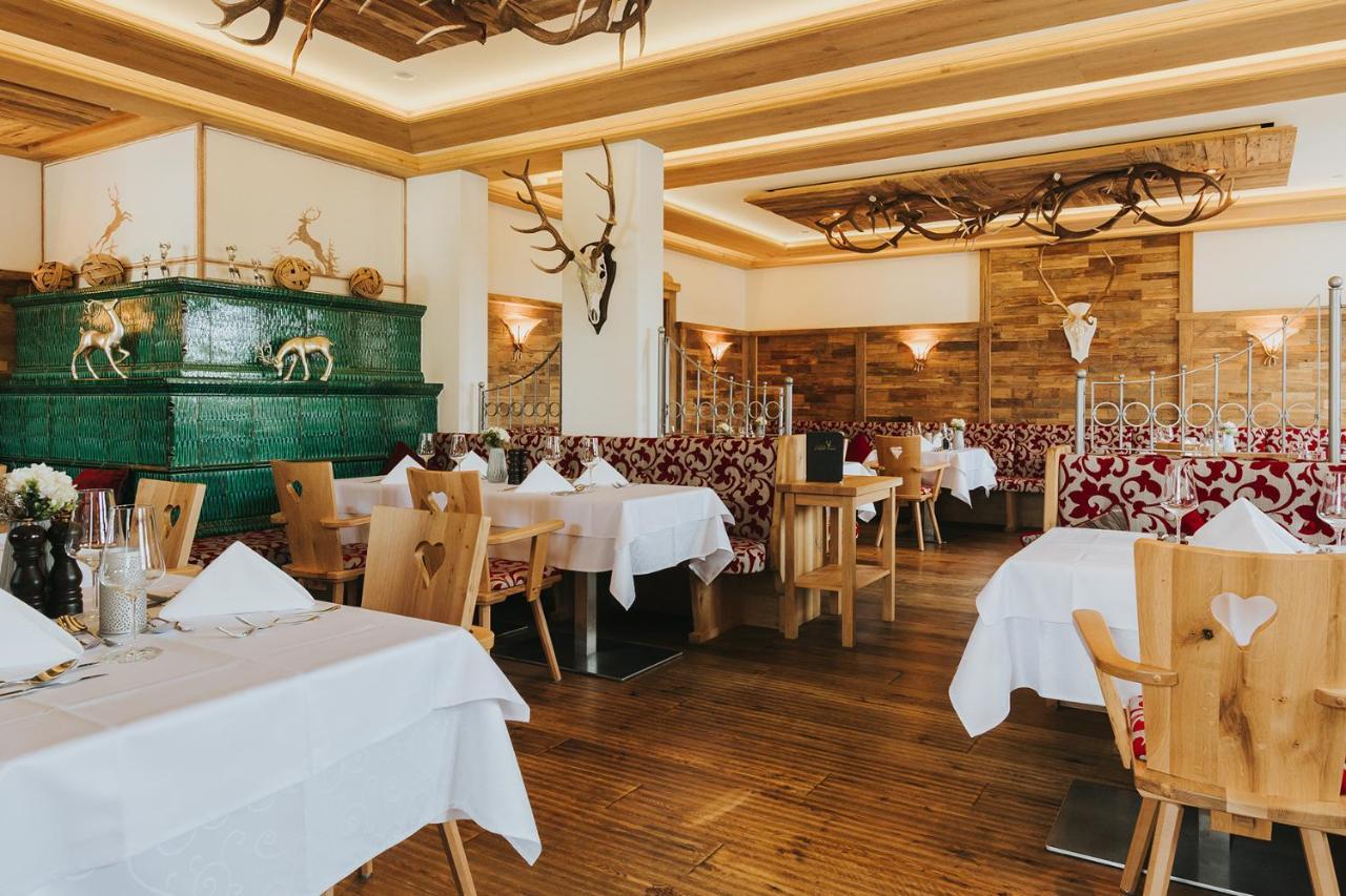 Ortner'S Resort บาดฟึสซิง ภายนอก รูปภาพ Restaurant in the Hotel Axelmannstein