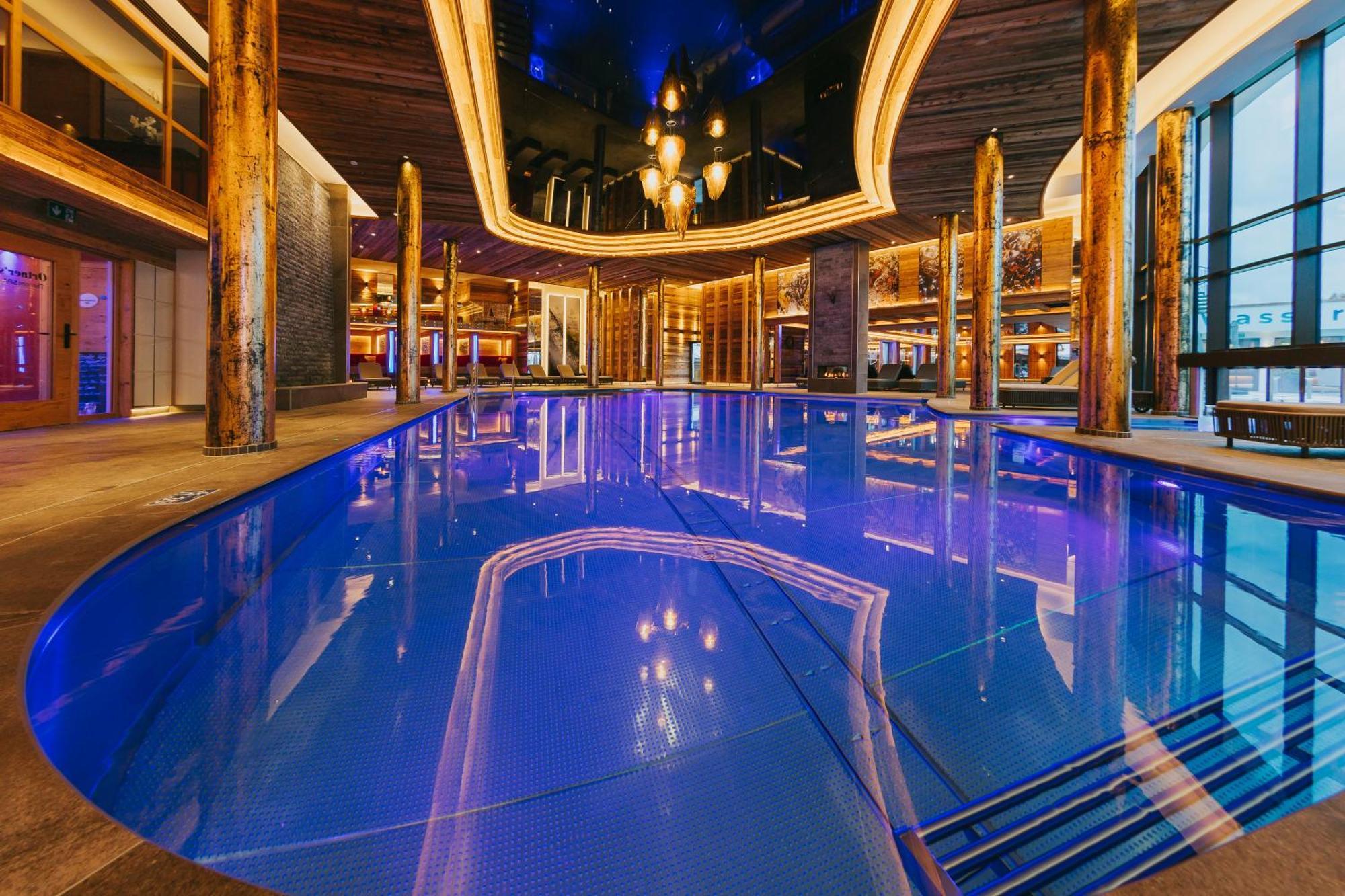 Ortner'S Resort บาดฟึสซิง ภายนอก รูปภาพ The pool at the Aqua Dome