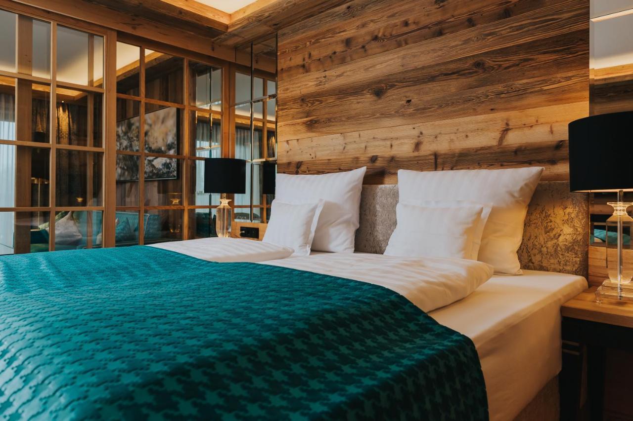 Ortner'S Resort บาดฟึสซิง ภายนอก รูปภาพ A bedroom at the Hotel de la Poste