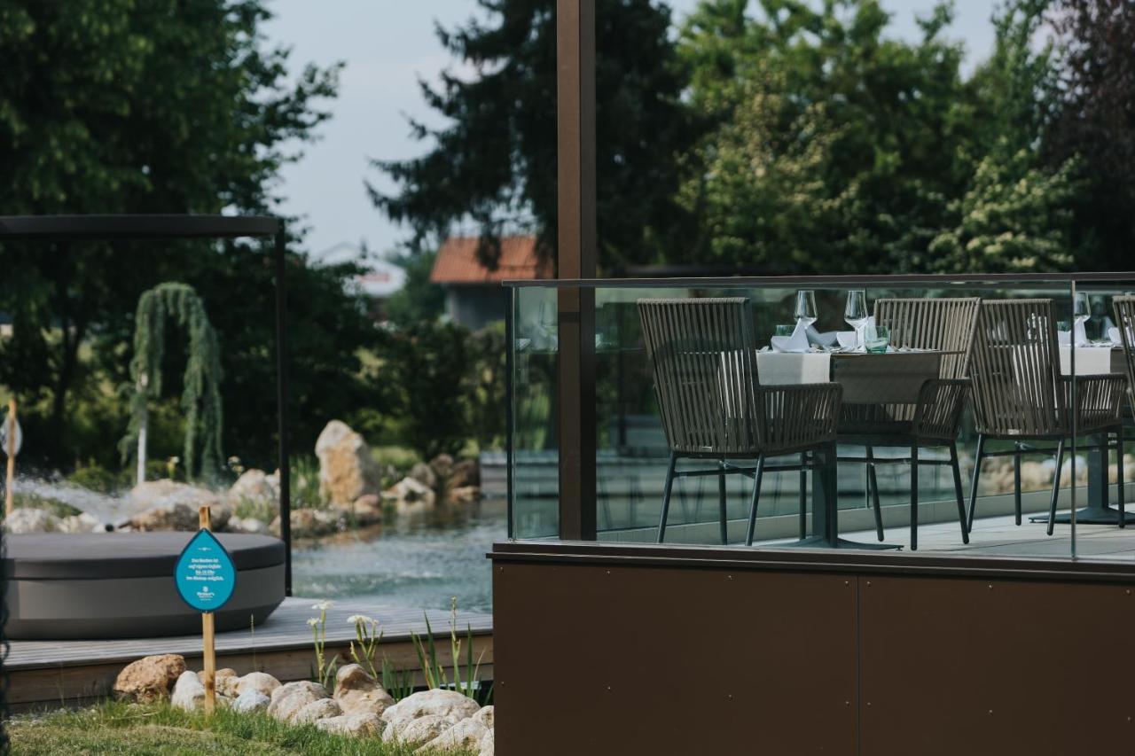 Ortner'S Resort บาดฟึสซิง ภายนอก รูปภาพ A glass balustrade