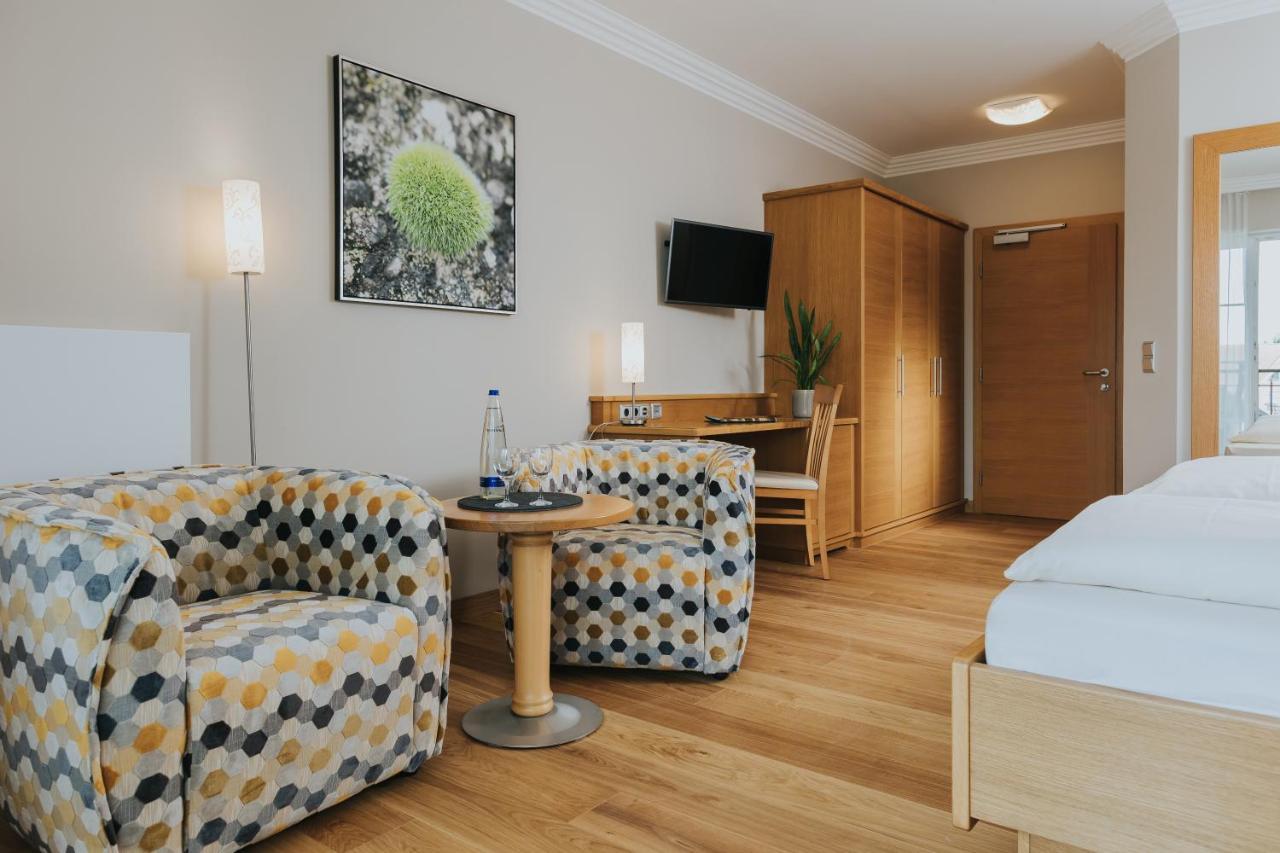 Ortner'S Resort บาดฟึสซิง ภายนอก รูปภาพ A typical room at the Hotel Waldhaus Flims