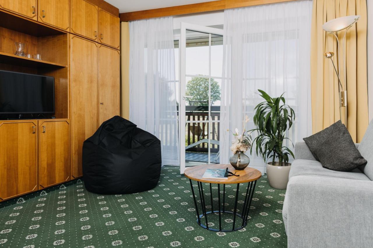 Ortner'S Resort บาดฟึสซิง ภายนอก รูปภาพ A room at the hotel